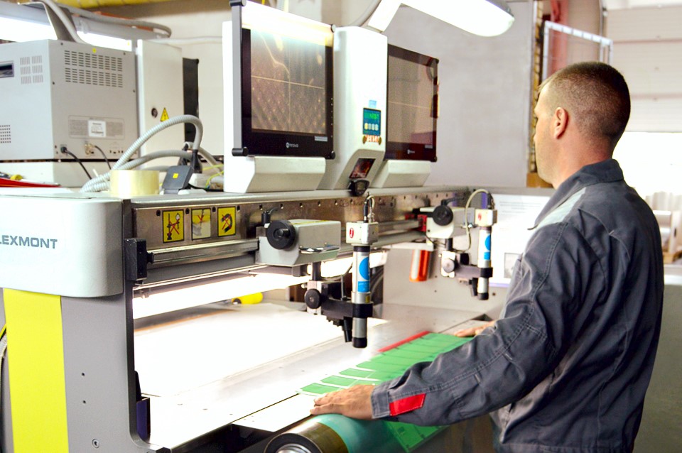 Наклеивание форм для печати на вал печатной машины